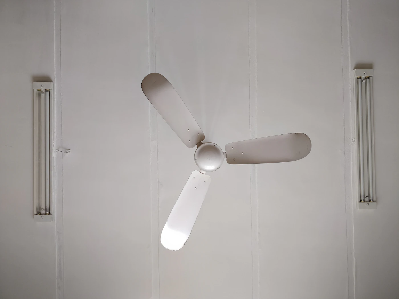 Editorial image for Early Problems To Watch For When Cleaning Ceiling Fans And Vents