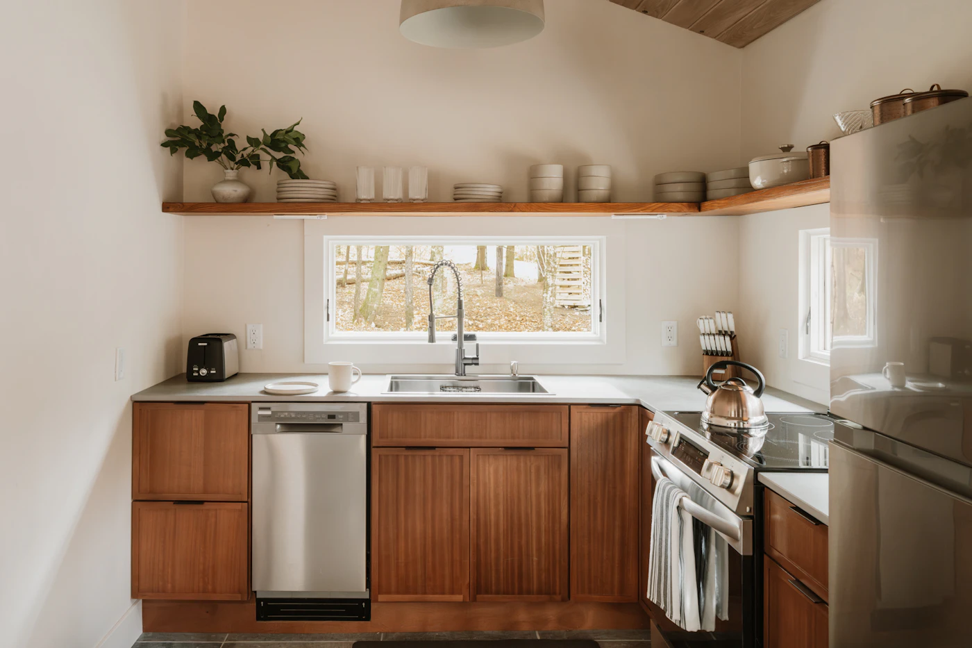 Editorial image for A Realistic Routine For Keeping A Refrigerator Clean And Orderly That Is Easy To Maintain