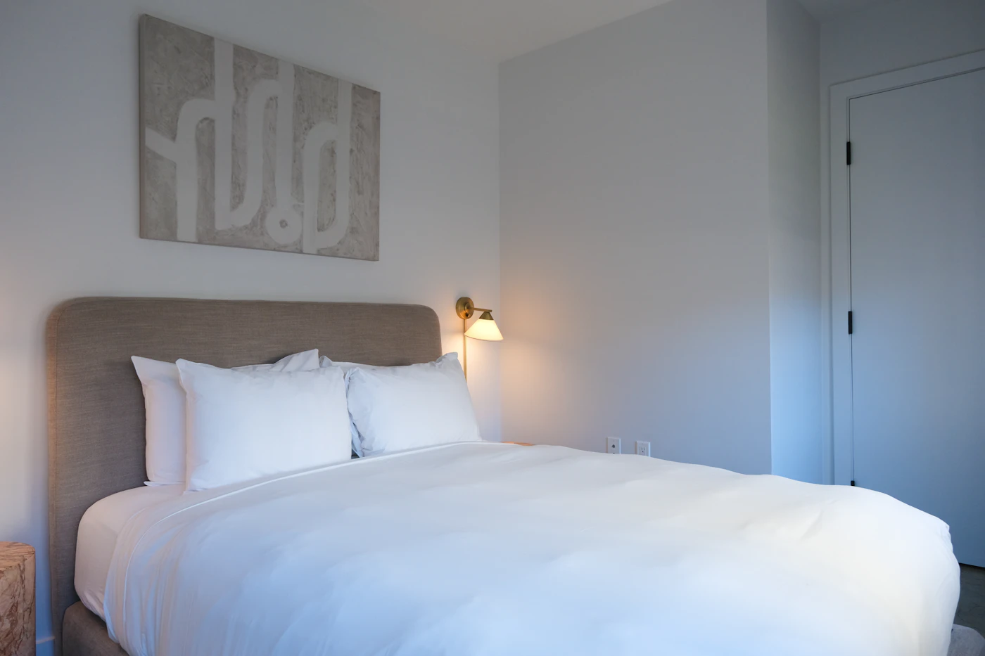 Editorial image for How To Get Better Results From Deep-Cleaning A Guest Room Without Spending More